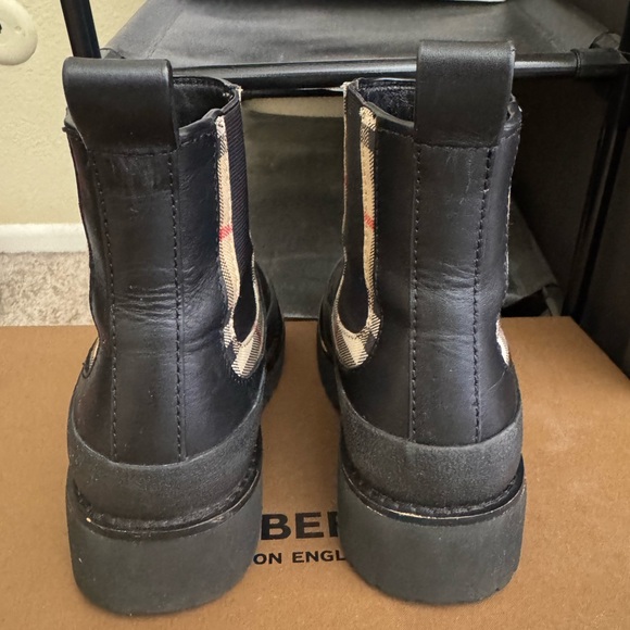Pre loved kids Burberry Chelsea boots - Picture 6 of 8